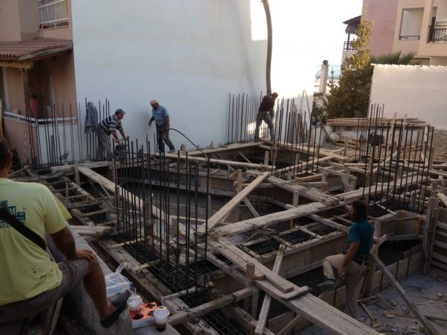 עבודות יציקה ושלד בפרויקט בנייה בניין למגורים במערב כרתים