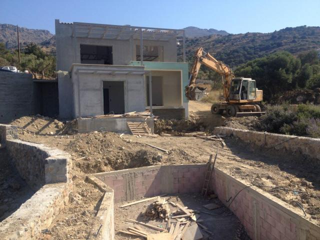 בנייה בשלב שלד במסגרת פרויקט נדל״ן מקומי