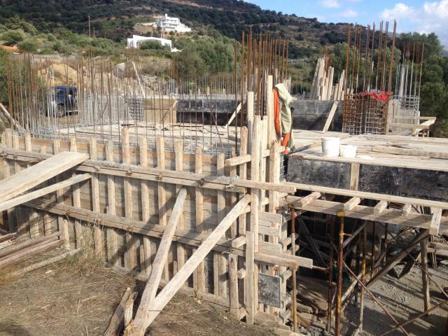 עבודות שלד ויציקות בטון בפרויקט בנייה פרטי בכרתים